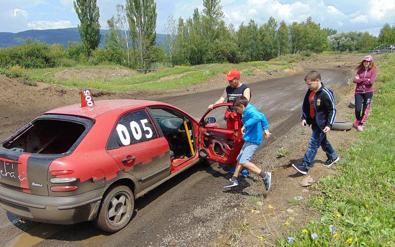 Čtvrým dílem pokračoval v sobotu sedmidílný autocrossový seriál Autopoint Cup na dráze v Chabařovicích.