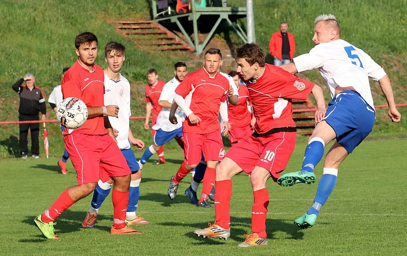 I.A třída. Střekov (červení) zvítězil nad Proboštovem (bílomodří) 4:2. I. A třída 2018/2019