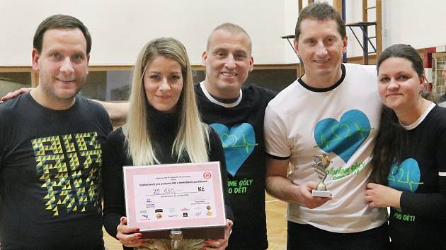 Ústecký klub Lokomotif daroval po futsalovém turnaji přes 70 tisíc korun na charitu