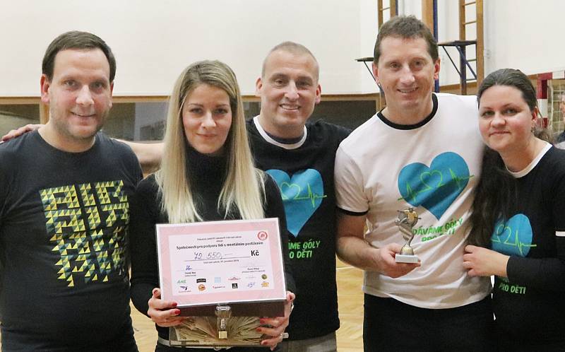 Ústecký klub Lokomotif daroval po futsalovém turnaji přes 70 tisíc korun na charitu