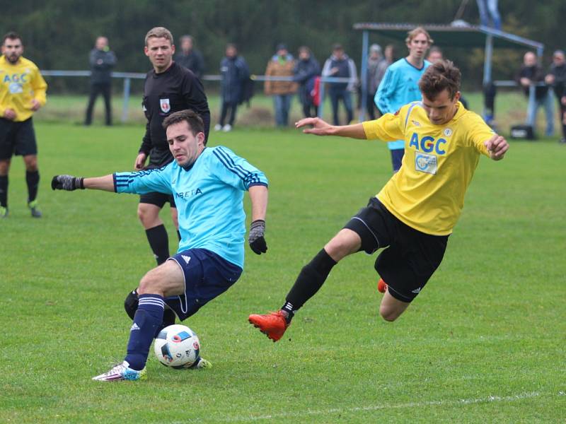 Fotbalisté Střekova (modří) vyhráli v Oldřichově 2:1 po penaltách. 