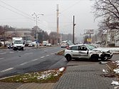 Srážka osobního automobilu a dodávky v ulici Sociální Péče na Severní Terase v Ústí