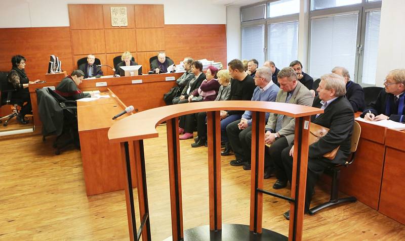 U ústeckého soudu začal proces se starosty a starostkami severočeských obcí kvůli dotačním podvodům