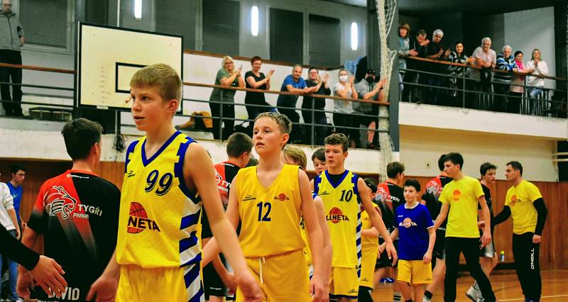 Basketbalisté Slunety Ústí nad Labem v kategorii U14 ve středu porazili Tygry Praha 78:45.