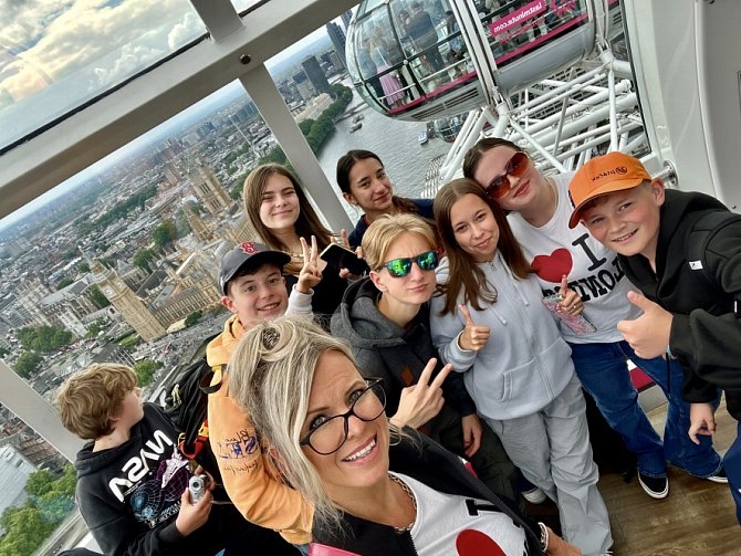 Žáci ZŠ Vojnovičova si užili návštěvu Tower Bridge v Londýně.