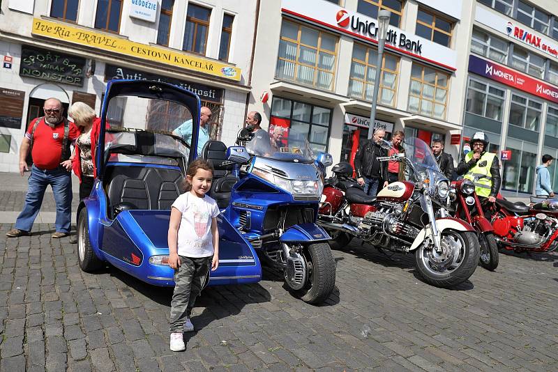 Centrum Ústí nad Labem na 1. máje opět patřilo veteránům.