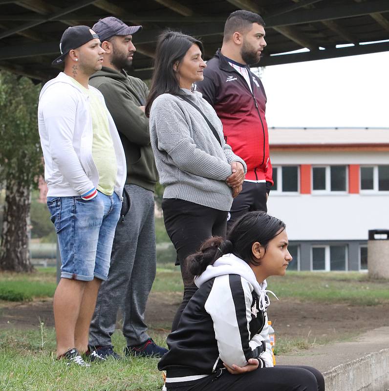 II. třída Ústí n/L 3. kolo - Utkání Trmic (červenočerní) s Přestanovem (modří) skončilo remízou 2:2, penaltový rozstřel zvládli lépe hosté z Přestanova.