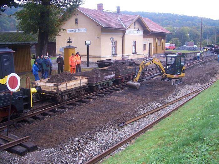 Práce na železnici v Zubrnicích. 