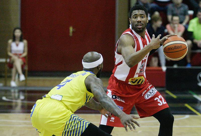 2. zápas play off mezi Pardubicemi a Slunetou Ústí nad Labem.