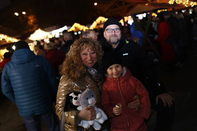 Rozsvícení vánočního stromu na Lidickém náměstí v Ústí nad Labem.