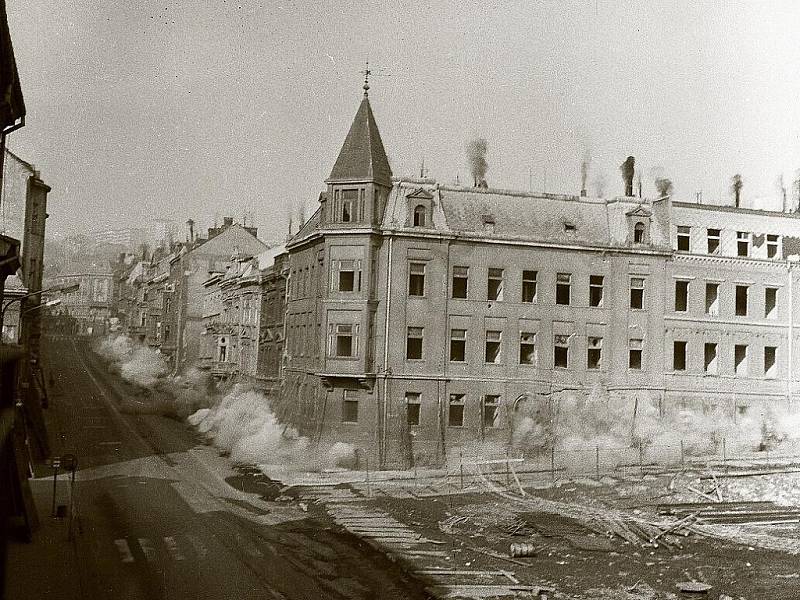 Odstřel hospody Pražačka a velkého bloku domů 23. 2. 1980 kvůli výstavbě sektorového centra byl největším mičitelským činem v poválečném Ústí nad Labem. 