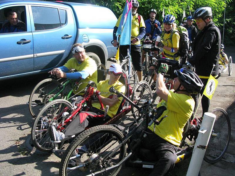 Tak to vypadalo loni na Labské stezce během poslední etapy Tour de Labe handicap 2010 z Litoměřic do Děčína. Největší bariérou na trati byla zdymadla na Střekově.