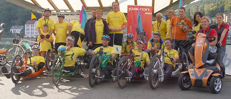 Tak to vypadalo loni na Labské stezce během poslední etapy Tour de Labe handicap 2010 z Litoměřic do Děčína. Největší bariérou na trati byla zdymadla na Střekově.