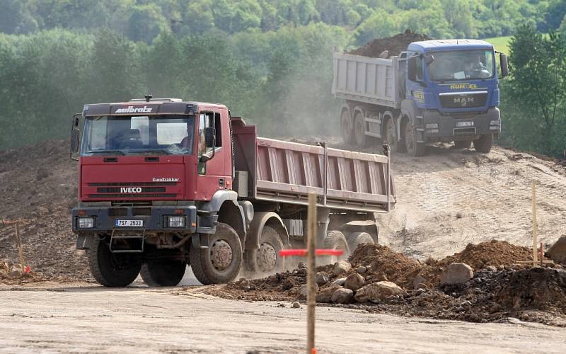 V sobotu začalo platit stavební povolení na stavbu zbývajícího úseku dálnice D8. 