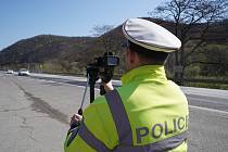 Dopravní policisté měří rychlost na téměř 1000 místech po celé republice v rámci akce Speed Marathon. 
