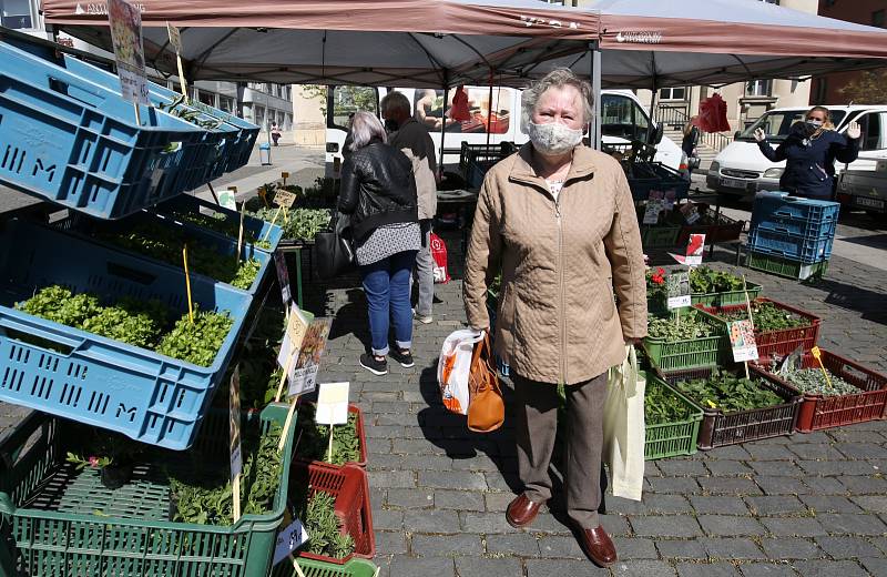První farmářské trhy v Ústí nad Labem po uvolnění restrikcí koronavirové krize. Úterý 21. dubna