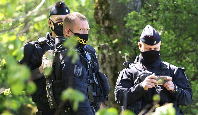 Sousedské setkání na hranicích na louce mezi německou vsí Oelsen a obcí Krásný les proběhlo v sobotu 16. května odpoledne.