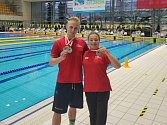 Paraplavci Ústecké akademie plaveckých sportů Tadeáš Strašík a Alex Borská