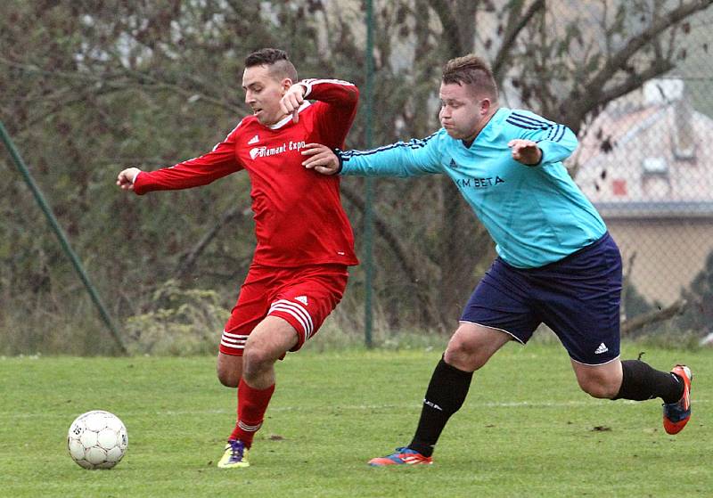 Fotbalisté Neštěmic (červení) doma porazili v derby Střekov 4:1.