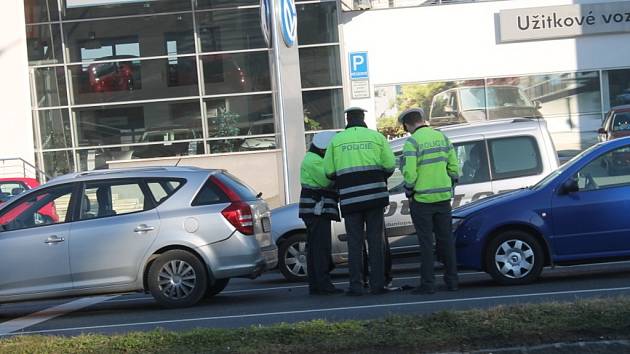 Policista z „dopravky“ neubrzdil, způsobil nehodu.