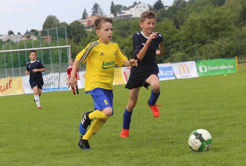 Fotbal McDonlads Cup. Krajské kolo Vršava Zlín. ZŠ Komenského Zlín (žlutí) - ZŠ Oskol Kroměříž mladší