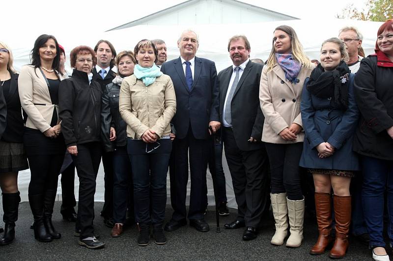 Návštěva prezidenta Miloše Zemana ve Zlínském kraji.  Velkořeznictví firmy Matula v Lechoticích.