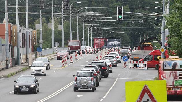 Dopravní omezení na   nadjezdu a Čepkovském  mostu ve Zlíně.