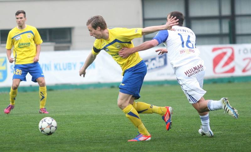 Fotbalisté Zlína (ve žlutém) ve 23. kole Fotbalové národní ligy hostili v sobotu doma Znojmo.