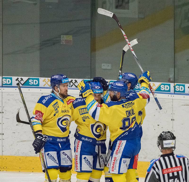 2. třetina zápasu Piráti Chomutov - Aukro berani Zlín Tipsport Extraligy v ledním hokeji.