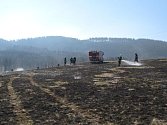 Hasiči Zlínského kraje bojují s nekonečným a nebezpečným vypalování trávy.