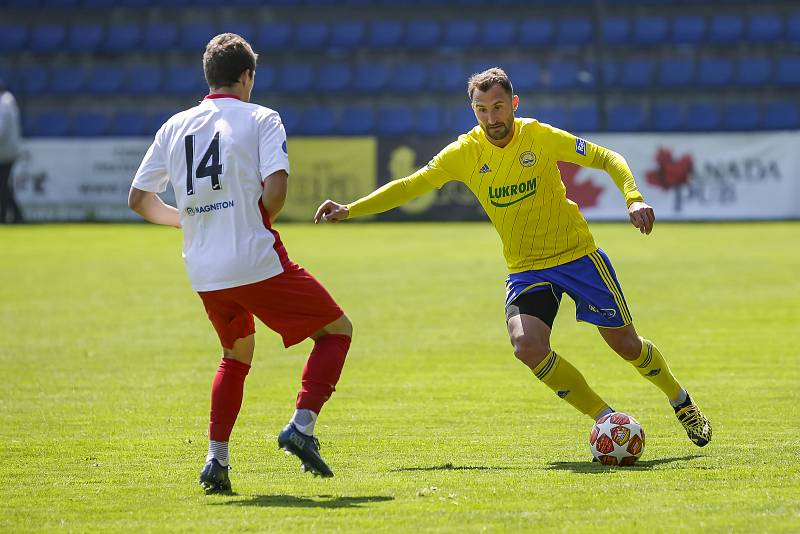 Fotbalisté Zlína (ve žlutých dresech) porazili na Letné třetiligovou Kroměříž 4:1.