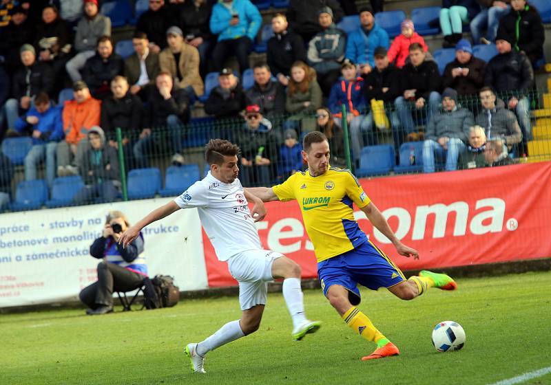 Fastav Zlín (ve žlutém) proti FC Slovácko