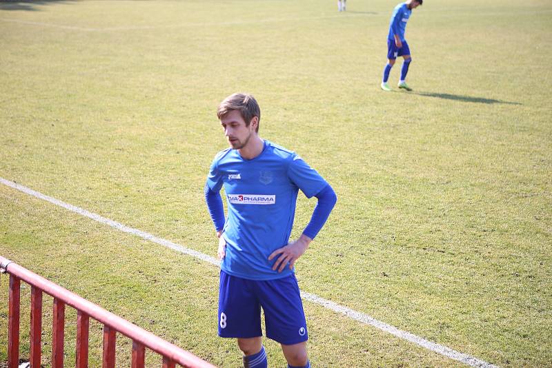 Fotbalisté Otrokovic (modré dresy) ve 20. kole MSFL prohráli s Olomoucí "B" prohráli vysoko 0:5.