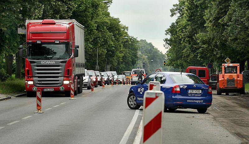 Týden až čtrnáct dní bude omezena doprava od Baťovy nemocnice po zlínské divadlo. 