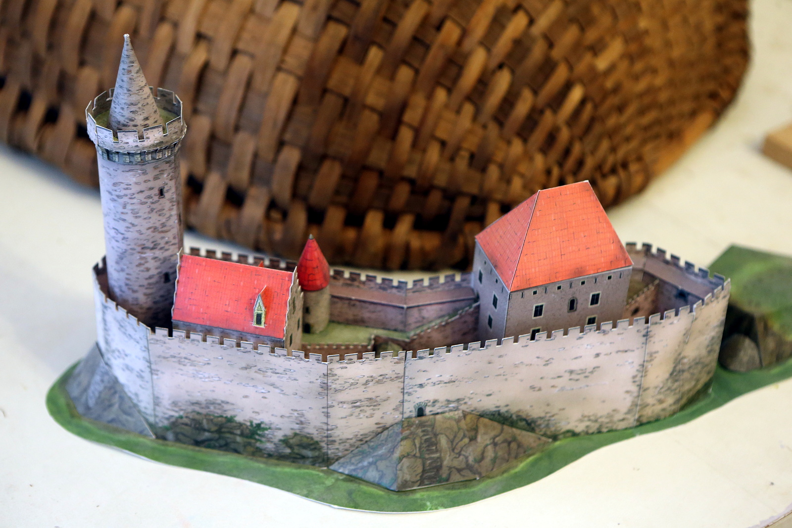 Zámek ve Vizovicích zahájil sezónu, láká výstavou modelů hradů a zámků -  Zlínský deník