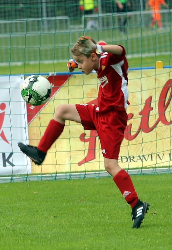 Fotbal McDonlads Cup. Krajské kolo Vršava Zlín. ZŠ Komenského Zlín (žlutí) - ZŠ Oskol Kroměříž mladší