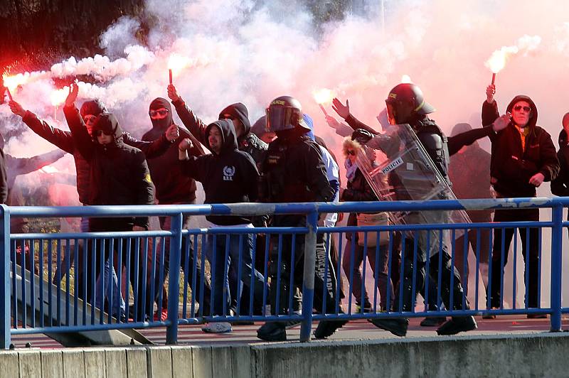 Fastav Zlín (ve žlutém) proti FC Slovácko