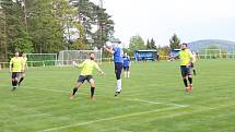 Fotbalisté Mladcové (žluté dresy) v semifinále KFS prohráli s Kateřinicemi 1:3.