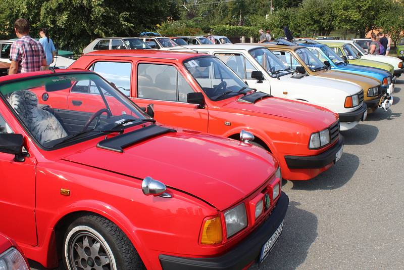 Sraz vozů Škoda vyrobených do roku 1994 v Lukově