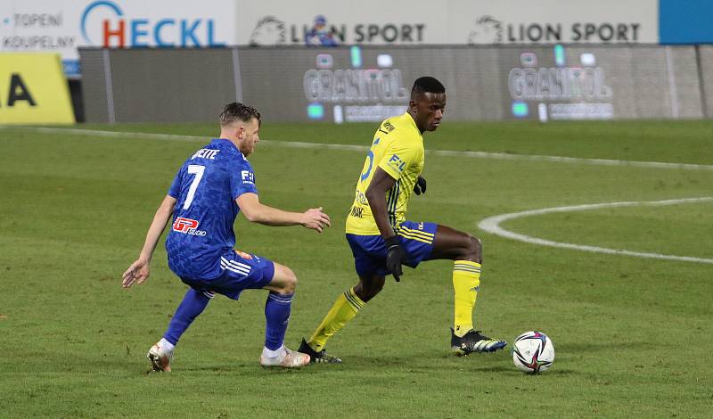 Fotbalisté Zlína (žluté dresy) v 19. kole FORTUNA:LIGY remizovali na hřišti Olomouce 1:1.