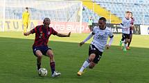 Fotbalisté Německa (bílé dresy) do osmnácti let zdolali na stadionu ve Zlíně Ameriku 2:0