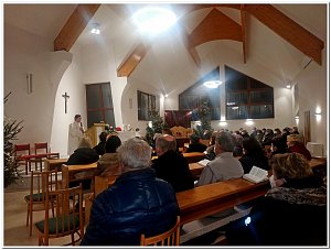 Už podesáté se uskutečnila 24. prosince v rozestavěné kapli v Kudlovicích půlnoční bohoslužba.
