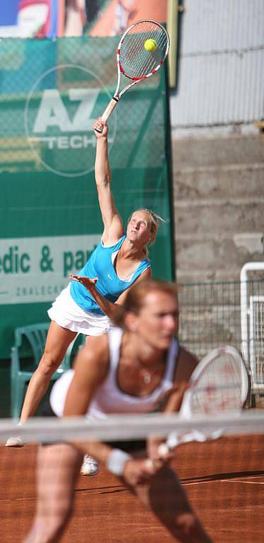 Ve finále čtyřhry ženksého tenisového turnaje žen Smart Card Open by Monet+ ve Zlíně slavila úspěch Bejgelzimerová s Čaknašviliovou (UKR/GEO), když ve finále porazily maďarský pár Janiová, Marošiová (na snímku) 3:6, 6:1, 10:8.