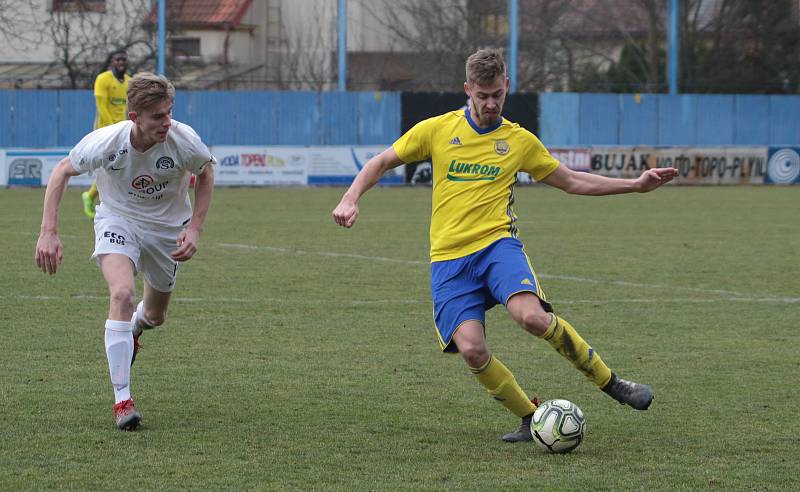 Fotbalisté Slovácka B vstoupili do jarních odvet ve třetí lize domácí výhrou 1:0 nad rezervou Zlína.