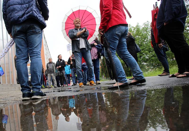 Protest na podporu nezávislosti justice a proti špatné vládě ve Zlíně u památníku T. Baťi.