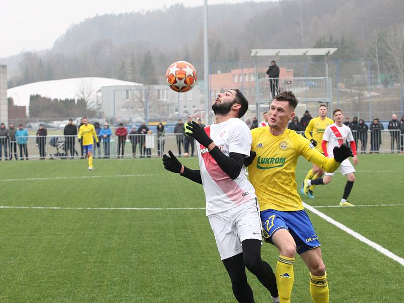 Fotbalisté prvoligového Zlína (žluté dresy) ve druhém přípravném zápase porazili slovenskou Sereď 2:1. Na snímku Ondřej Bačo.