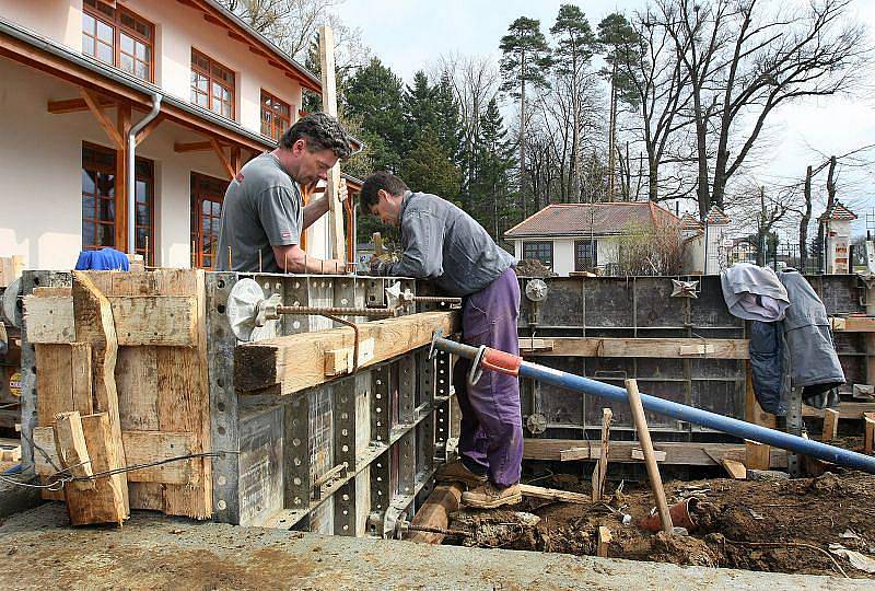 Hlavní vstup do zlínské zoo se do letních prázdnin dočká proměny. Prostory současného vchodu se výrazně rozšíří.