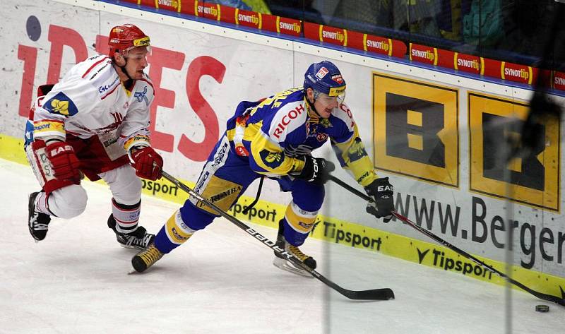 Zlínští hokejisté vstoupili do play-off Tipsport Extraligy prvním zápasem předkola s třineckými Oceláři.