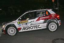 Úvodní páteční večerní městskou rychlostní zkoušku 51. ročníku Barum Rally ovládl Jan Kopecký.