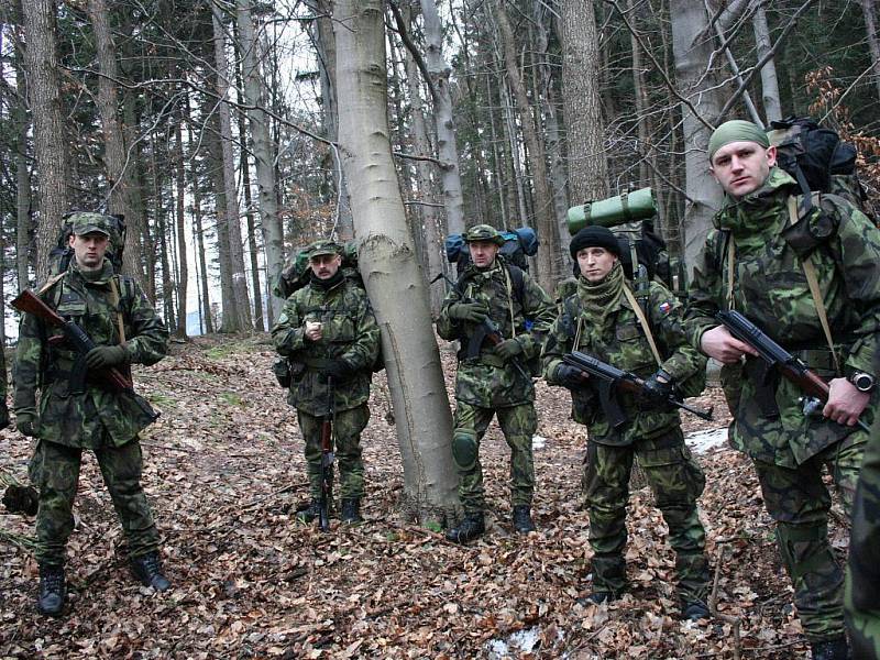 Vojenští záložáci ze zlínské základny mají 26. – 28. února 2010 vojenské cvičení ve Vizovických vrších.